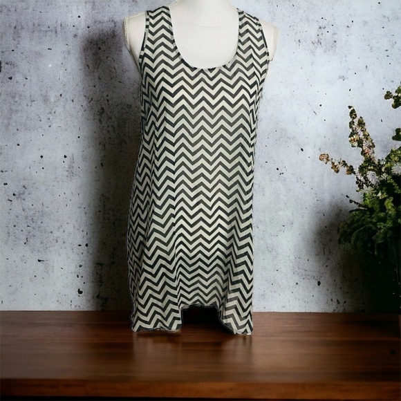 Umgee Black and Cream Chevron Print Tank Tunic - Picture 1 of 9